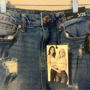 NWT Kendall and Kylie relaxed skinny jeans  size 3